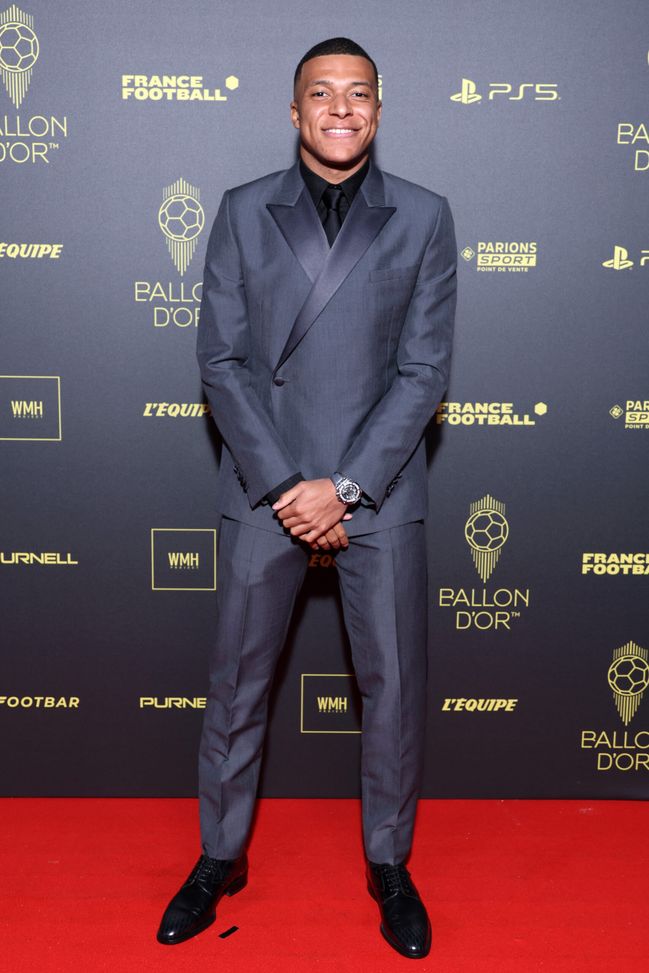 Kylian Mbappé alla cerimonia di premiazione per il Pallone d'Oro (Photo by Pascal Le Segretain/Getty Images) Mbappé e il progetto Caen: “Vuole sapere tutto ciò che accade, se qualcosa lo infastidisce…”- immagine 2