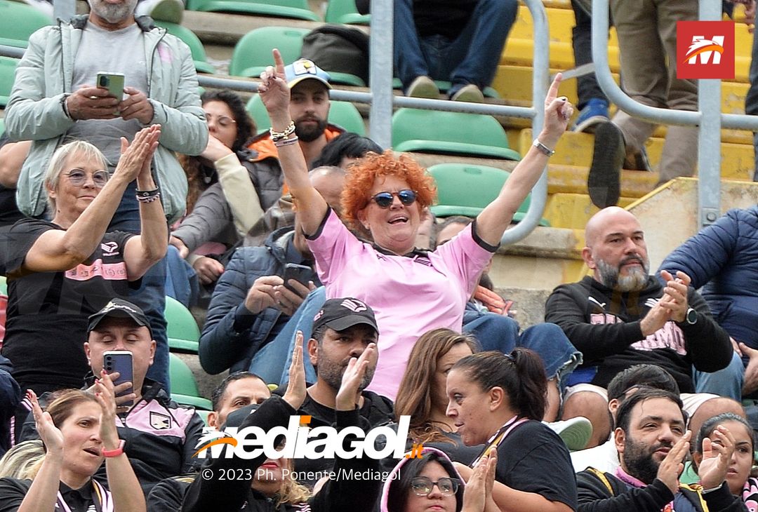FOTOTIFO Palermo-Cittadella 0-1, gli scatti ai tifosi al “Renzo Barbera” (GALLERY) - immagine 61