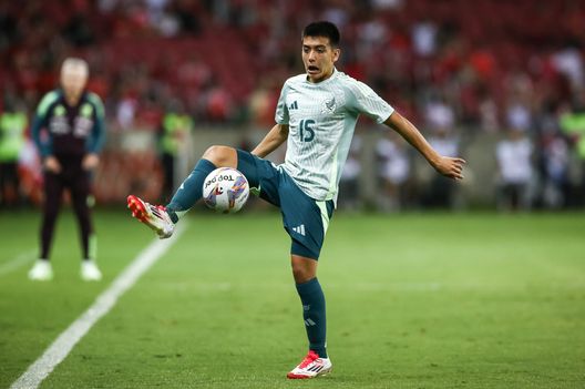 PORTO ALEGRE, BRAZIL - GENNAIO 16: Gilberto Mora (Foto di Pedro H. Tesch/Getty Images) A 16 anni vince un titolo con la Nazionale: Gilberto Mora meglio di Yamal e Pelé- immagine 2