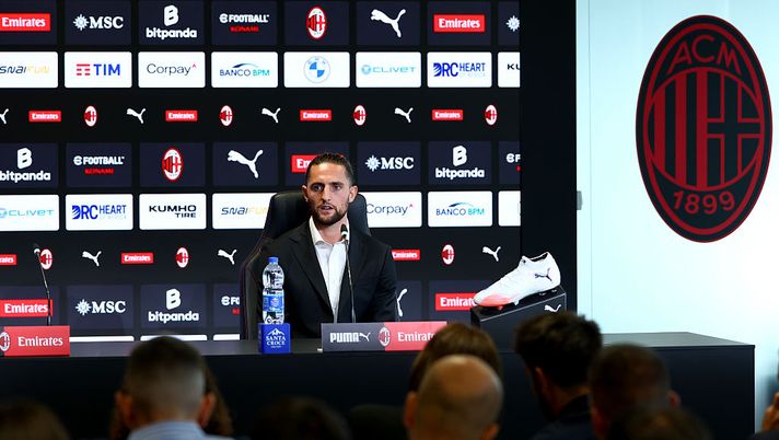 MILAN, ITALY - SEPTEMBER 12: Adrien Rabiot of AC Milan speaks with media during his Press Conference at Casa Milan on September 12, 2025 in Milan, Italy. (Photo by Giuseppe Cottini/AC Milan via Getty Images)  adrien-rabiot-conferenza-stampa-presentazione-casa-milan-tv-news-dichiarazioni-foto-frasi-parole