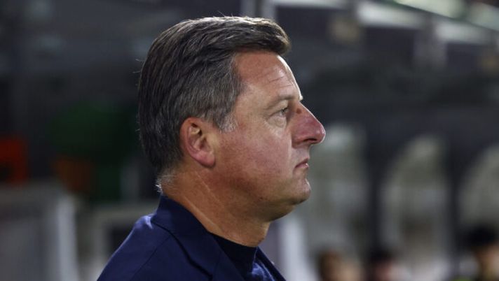 VENICE, ITALY - OCTOBER 30: Head coach of Udinese Kosta Runjaic looks on prior the Serie A match between Venezia and Udinese at Stadio Pier Luigi Penzo on October 30, 2024 in Venice, Italy. (Photo by Maurizio Lagana/Getty Images) Runjaic: “Contento per Thauvin, come ho visto Iker Bravo e sulla partita di Lucca…” - immagine 1