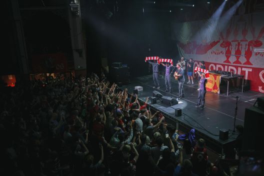 Liverpool, ecco la terza maglia: concerto a sorpresa dei giocatori per lanciarla- immagine 4