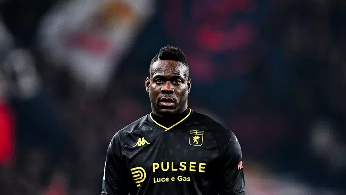 “Spettacolo”, “Panico in 6 minuti”. I voti dei giornali su Balotelli in Genoa-Napoli - immagine 1