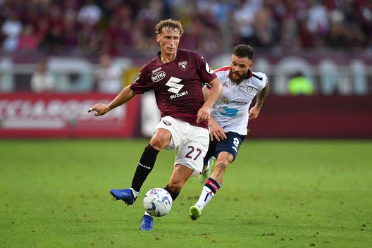 TURIN, ITALY - AUGUST 21: Mergim Vojvoda of Torino FC in action during the Serie A TIM match between Torino FC and Cagliari Calcio at Stadio Olimpico di Torino on August 21, 2023 in Turin, Italy. (Photo by Valerio Pennicino/Getty Images)