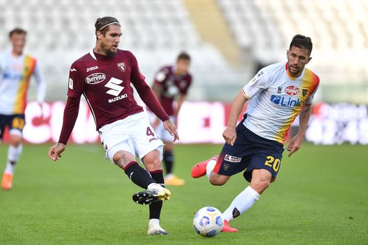 TURIN, ITALY - OCTOBER 28: Vojnovic Lyanco (L) of Torino FC in action against Stefano Pettinari of US Lecce during the Coppa Italia match between Torino FC and US Lecce at Stadio Olimpico Grande Torino on October 28, 2020 in Turin, Italy. (Photo by Valerio Pennicino/Getty Images) Brasile U23, Lyanco contro la Corea del Sud: anche Giampaolo lo osserva- immagine 3