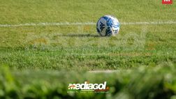 Lutto nel mondo del calcio: l’ex portiere della nazionale serba cade dal balcone e muore