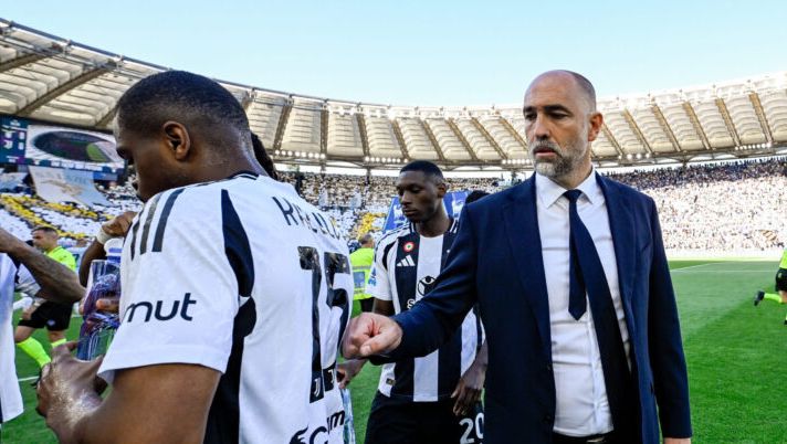 ROME, ITALY - MAY 10: Pierre Kalulu, Igor Tudor of Juventus during the Serie A match between SS Lazio and Juventus at Stadio Olimpico on May 10, 2025 in Rome, Italy. (Photo by Daniele Badolato - Juventus FC/Juventus FC via Getty Images) Novità Juve: è arrivato il riscatto per Kalulu e cosa filtra sulla permanenza di Tudor - immagine 1