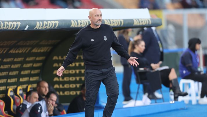LECCE, ITALY - SEPTEMBER 28: Head coach of Bologna FC 1909 Vincenzo Italiano during the Serie A match between US Lecce and Bologna FC 1909 at Stadio Via del Mare on September 28, 2025 in Lecce, Italy. (Photo by Maurizio Lagana/Getty Images) Italiano ci prova per giovedì: decisione dell’ultimo minuto - immagine 1