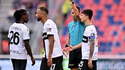 Il Parma resiste in 10, il Bologna non sfonda: il Derby dell’Emilia finisce 0-0
