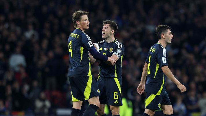 GLASGOW, SCOTLAND - OCTOBER 12: Scott McTominay of Scotland celebrates scoring his team's second goal with Billy Gilmour during the FIFA World Cup 2026 qualifier match between Scotland and Belarus at Hampden Park on October 12, 2025 in Glasgow, Scotland. (Photo by Ian MacNicol/Getty Images) mctominay scozia