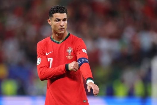 Cristiano Ronaldo impegnato con il suo Portogallo. (Foto di Alex Grimm/Getty Images) Cristiano Ronaldo impegnato con il suo Portogallo ad Euro 2024. (Foto di Alex Grimm/Getty Images)