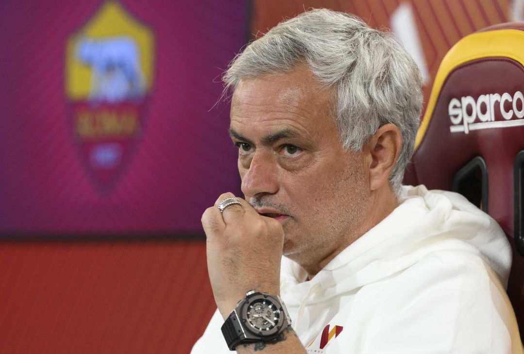 Roma, la conferenza stampa di Mourinho alla viglia del Napoli – FOTO GALLERY- immagine 1