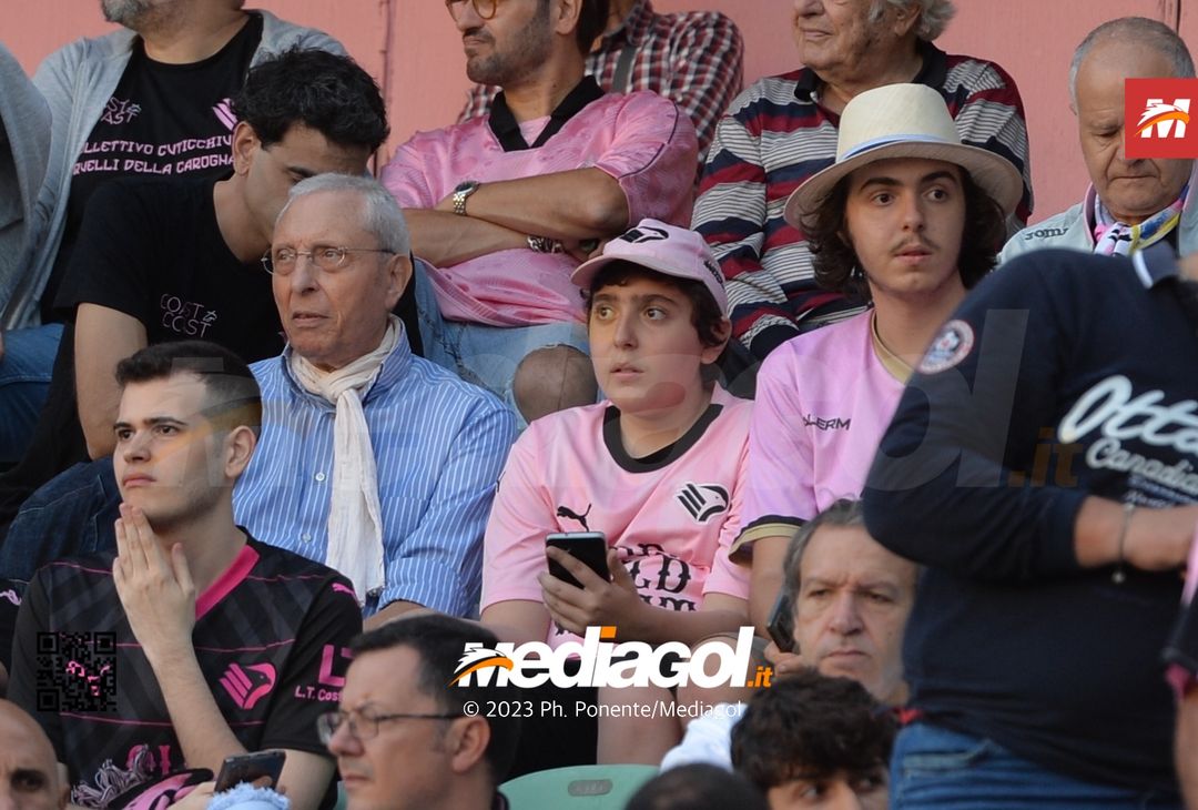 FOTOTIFO Palermo-Lecco, gli scatti ai tifosi al “Renzo Barbera” (GALLERY) - immagine 126