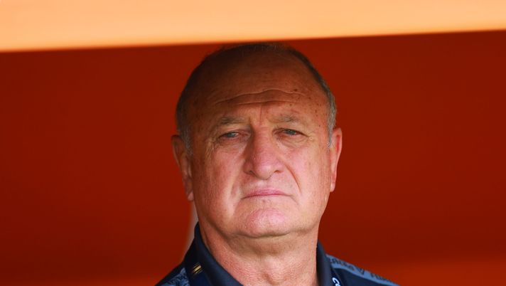 GUAYAQUIL, ECUADOR - OCTOBER 29: Luiz Felipe Scolari head coach of Athletico-PR looks on during the final of Copa CONMEBOL Libertadores 2022 between Flamengo and Athletico Paranaense at Estadio Monumental Isidro Romero Carbo on October 29, 2022 in Guayaquil, Ecuador. (Photo by Hector Vivas/Getty Images) Brasile, ufficiale il ritorno in panchina di Scolari: allenerà l’Atletico Mineiro - immagine 1