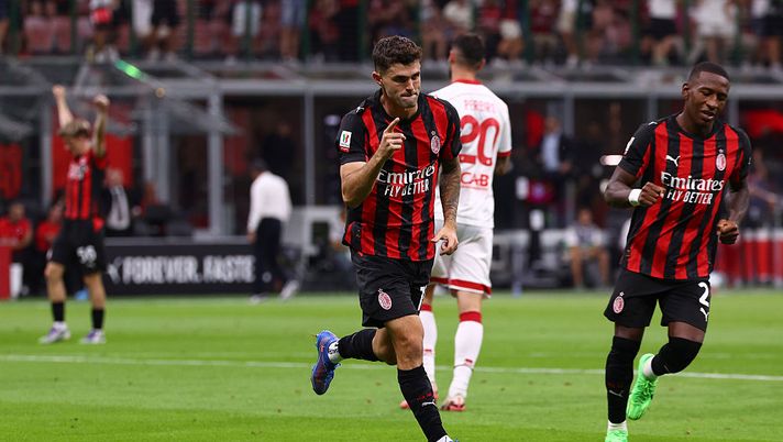 MILAN, ITALY - AUGUST 17: Christian Pulisic of AC Milan celebrates after scoring the his team's second goal during the Coppa Italia match between AC Milan and SSC Bari at Stadio San Siro on August 17, 2025 in Milan, Italy. (Photo by Giuseppe Cottini/AC Milan via Getty Images) pulisic-nuova-stagione-nuovi-traguardi-primo-gol-in-coppa-italia-news-curiosità-statistiche-milan-bari