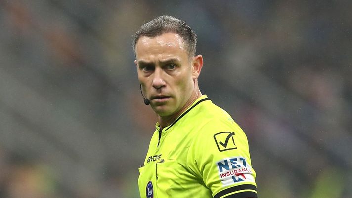 MILAN, ITALY - OCTOBER 04: Referee Ermanno Feliciani looks on during the Serie A match between FC Internazionale and US Cremonese at Giuseppe Meazza Stadium on October 04, 2025 in Milan, Italy. (Photo by Marco Luzzani/Getty Images) Udinese-Lecce 3:2 | La direzione di Feliciani: la moviola del match - immagine 1