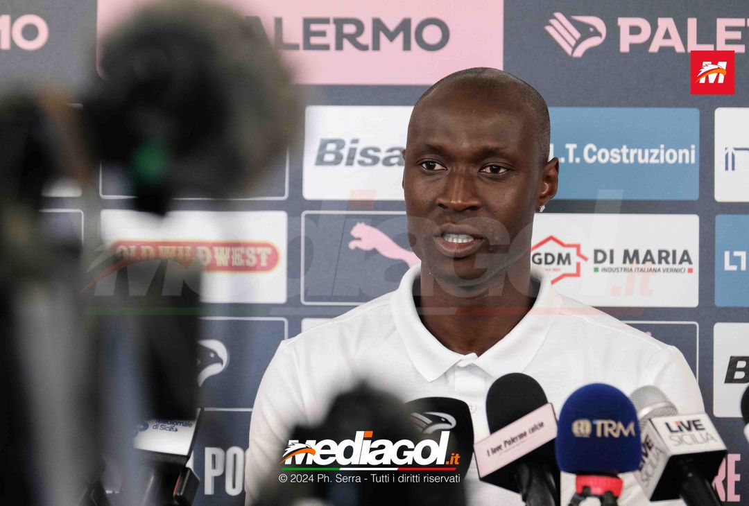 FOTO PALERMO, la presentazione di Alfred Gomis in conferenza (Gallery) - immagine 6