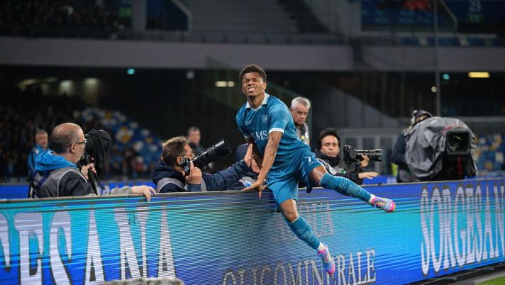 Napoli, UFFICIALE: lesione distrattiva del soleo per David Neres, il comunicato - immagine 1