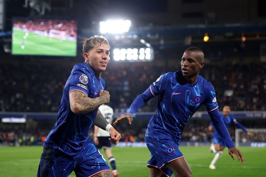 Enzo Fernandez esulta dopo un gol contro il Tottenham. (Foto di Alex Pantling/Getty Images) Newcastle-Chelsea, sfida Champions: l’andamento dei club in campionato- immagine 4