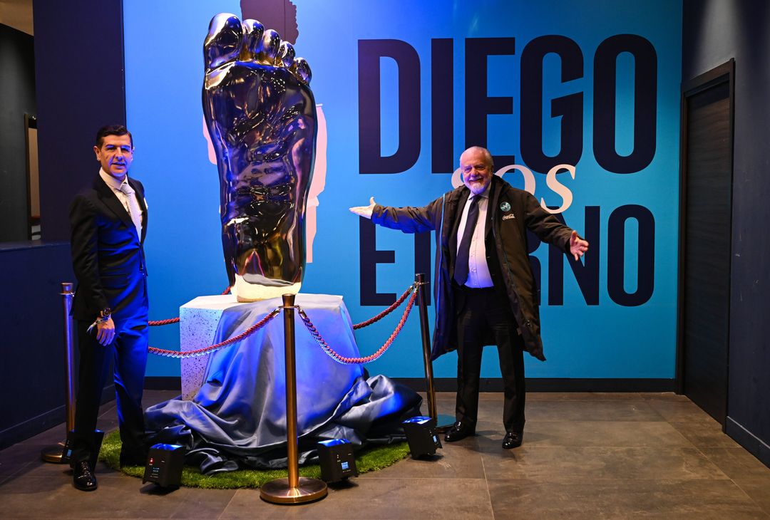 Presentata la nuova statua dedicata a Maradona: sarà visibile ai tifosi GALLERY - immagine 4