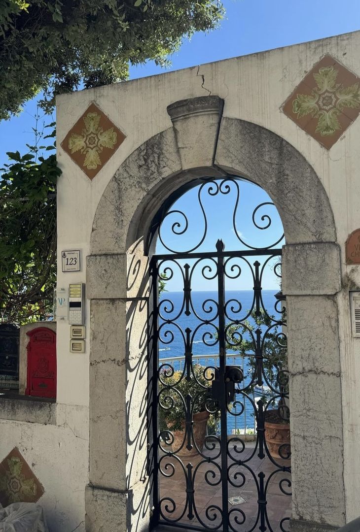 GALLERY Kvara si gode Napoli: giornata con gli amici in giro per la città - immagine 7