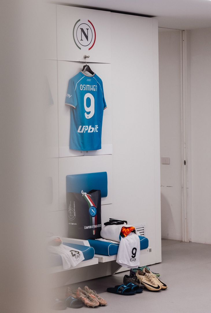 Tutto pronto nello spogliatoio del Napoli per il match contro il Frosinone