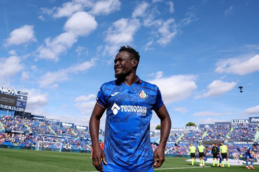 GETAFE, SPAIN - OCTOBER 05: Djene Dakonam of Getafe CF reacts prior to the LaLiga match between Getafe CF and CA Osasuna at Coliseum Alfonso Perez on October 05, 2024 in Getafe, Spain. (Photo by Florencia Tan Jun/Getty Images)