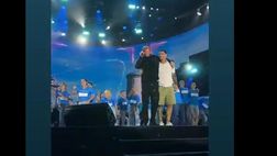 VIDEO / Gigi D’Alessio in concerto a Piazza Plebiscito: Politano sul palco