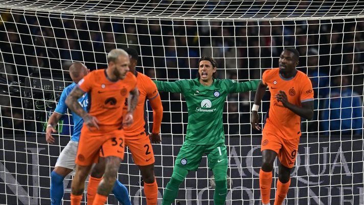 NAPLES, ITALY - DECEMBER 03: Yann Sommer of FC Internazionale reacts during the Serie A TIM match between SSC Napoli and FC Internazionale at Stadio Diego Armando Maradona on December 03, 2023 in Naples, Italy. (Photo by Mattia Ozbot - Inter/Inter via Getty Images) Te lo do io Onana - immagine 1