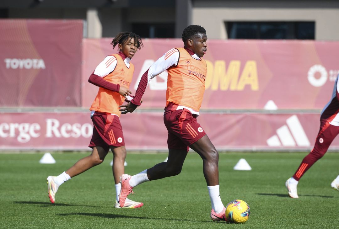 Roma, ripresa degli allenamenti a Trigoria dopo il Porto – FOTO GALLERY - immagine 15