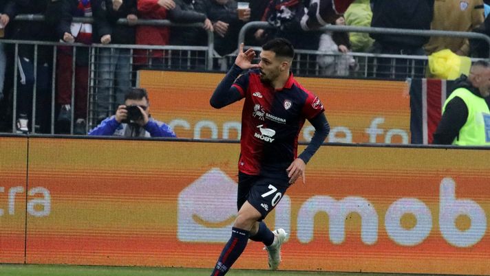 CAGLIARI, ITALY - FEBRUARY 10: Gianluca Gaetano of Cagliari celebrates his goal 1-2during the Serie A TIM match between Cagliari and SS Lazio - Serie A TIM at Sardegna Arena on February 10, 2024 in Cagliari, Italy. (Photo by Enrico Locci/Getty Images) Gaetano