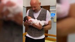 Mihajlovic, l’abbraccio della nipotina al quadro del nonno