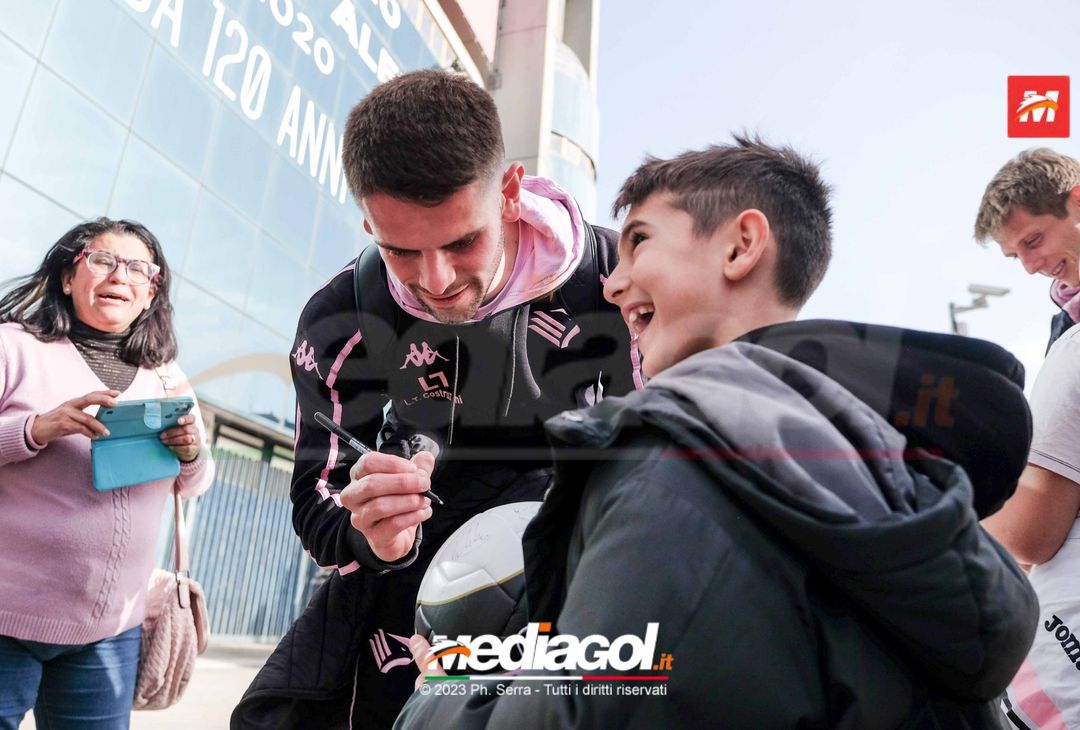 FOTO Südtirol-Palermo, la squadra in partenza dallo stadio “Renzo Barbera” (GALLERY) - immagine 23