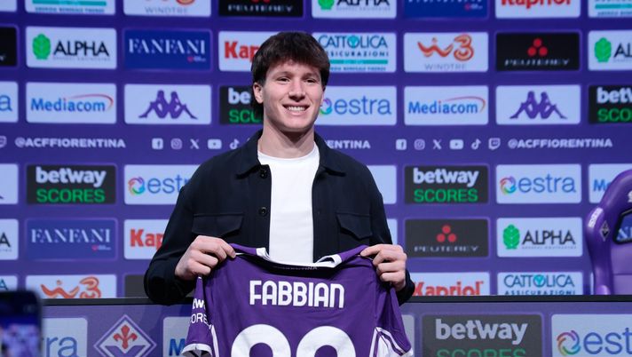 GERMOGLI PH: 23 GENNAIO 2026 BAGNO A RIPOLI VIOLA PARK PRESENTAZIONE NUOVI GIOCATORI DELLA FIORENTINA JACK HARISON E GIOVANNI FABBIAN NELLA FOTO Fabbian