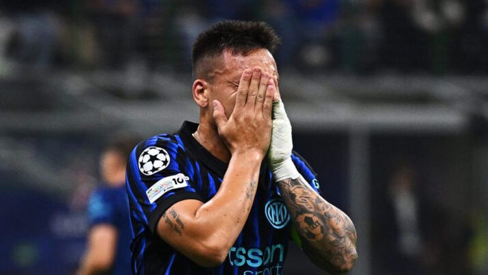 MILAN, ITALY - SEPTEMBER 30: Francesco Acerbi of FC Internazionale, in action, reacts during the UEFA Champions League 2025/26 League Phase MD2 match between FC Internazionale Milano and SK Slavia Praha at Stadio San Siro on September 30, 2025 in Milan, Italy. (Photo by Mattia Ozbot - Inter/Inter via Getty Images) Gazzetta: “Un leone in coppa, col Napoli si divora occasioni: il voto a Lautaro” - immagine 1
