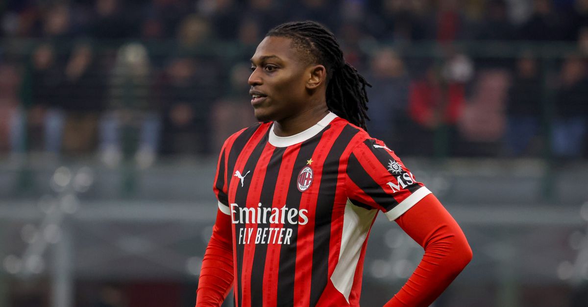 Milan Fiorentina, Calamai: “Riuscirà Allegri a riaccendere Leao? Può dare la…” Milan Fiorentina, Calamai: “Riuscirà Allegri a riaccendere Leao? Può dare la…”