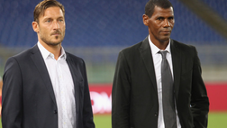 Totti e Aldair con un pallone sul campo da golf: lo scambio di battute è virale