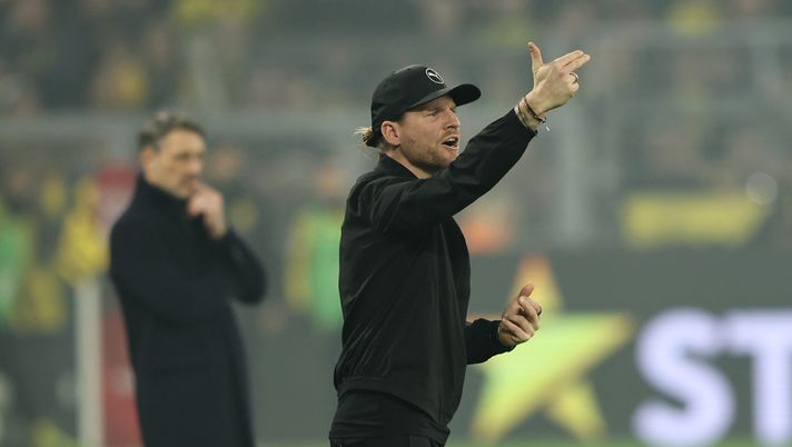 DORTMUND, GERMANY - DECEMBER 19: Borussia Mönchengladbach Head Coach Eugen Polanski gestures during the Bundesliga match between Borussia Dortmund and Borussia Mönchengladbach at Signal Iduna Park on December 19, 2025 in Dortmund, Germany. (Photo by Christof Koepsel/Getty Images) Brema-Gladbach: dove vedere la Bundesliga in Streaming e in TV - immagine 1