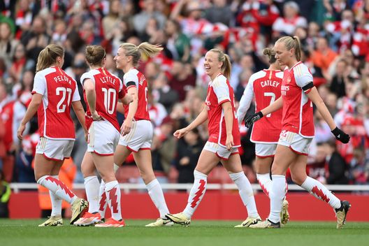 Londra, Inghilterra - 21 aprile 2024: Alessia Russo dell'Arsenal festeggia con le compagne il gol contro il Leicester City. (Foto di Patrick Khachfe/Getty Images) Arsenal femminile, una cifra record per l’acquisto di Olivia Smith dal Liverpool- immagine 2