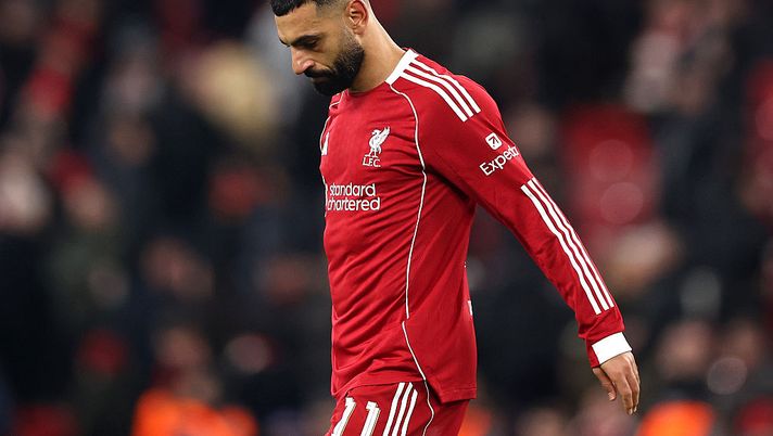 LIVERPOOL, ENGLAND - NOVEMBER 26: Mohamed Salah of Liverpool reacts after the UEFA Champions League 2025/26 League Phase MD5 match between Liverpool FC and PSV Eindhoven at Anfield on November 26, 2025 in Liverpool, England. (Photo by Carl Recine/Getty Images) Liverpool, la furia di Salah: “Pronto ad andarmene, mi sento scaricato. Con Slot zero rapporti” - immagine 1