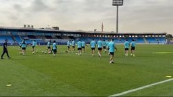 Lazio, il torello finisce tra le risate. E Immobile scherza con Kamada – VIDEO