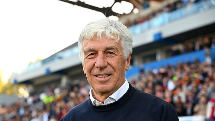 SASSUOLO, ITALY - OCTOBER 26: Gian Piero Gasperini, Head Coach of AS Roma, looks on prior to the Serie A match between US Sassuolo Calcio and AS Roma at Mapei Stadium Citta del Tricolore on October 26, 2025 in Sassuolo, Italy. (Photo by Alessandro Sabattini/Getty Images) Gasp: “Perché Ferguson non è entrato! Quanti gol può fare Dybala, Dovbyk, Bailey, Soulé, El Aynaoui…” - immagine 1