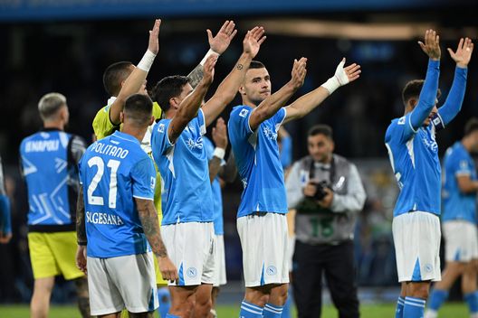 Gli azzurri festeggiano la vittoria per 3-1 contro il Como al Maradona nella scorsa stagione