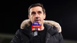 Finale Carabao Cup, Gary Neville zittisce un tifoso del City a Wembley tra insulti e risate
