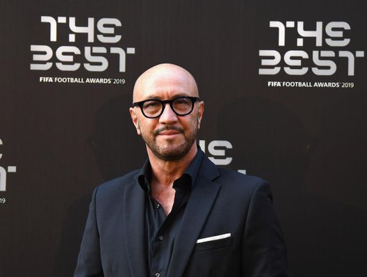 Walter Zenga ironizza sui social: “No, ma i portieri cerchiamoli che siano bravi con…” Walter Zenga ironizza sui social: “No, ma i portieri cerchiamoli che siano bravi con…” - immagine 1