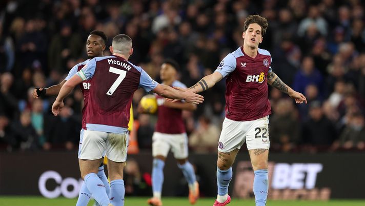 BIRMINGHAM, ENGLAND - DECEMBER 22: Nicolo Zaniolo of Aston Villa celebrates with teammate John McGinn after scoring their team's first goal during the Premier League match between Aston Villa and Sheffield United at Villa Park on December 22, 2023 in Birmingham, England. (Photo by Catherine Ivill/Getty Images) Mercato: la Fiorentina fa sul serio per Zaniolo, pronta l’offerta viola - immagine 1