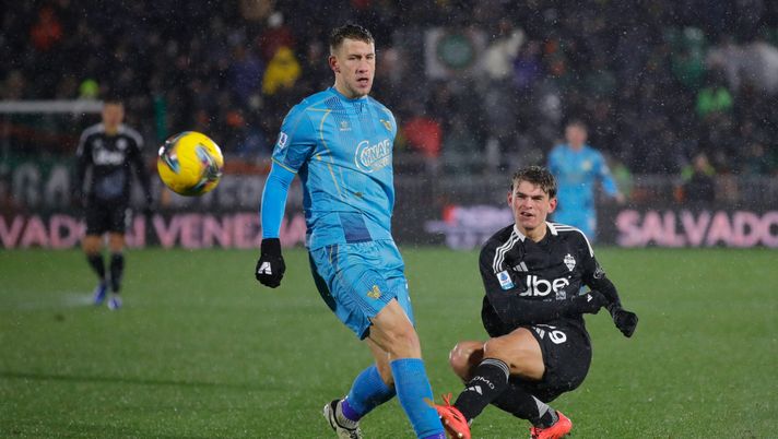 Venezia-Como, i Lariani ringraziano il VAR al 90esimo: Oristanio segna alla Maradona - immagine 1