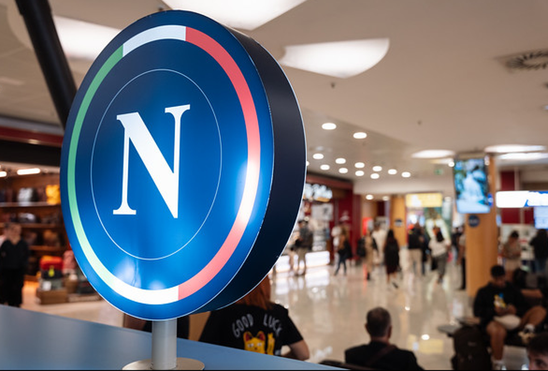 Nuovo pop-up store del Napoli a Capodichino: le immagini dall'Aeroporto