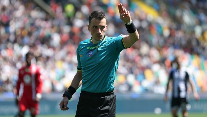 UDINE, ITALY - MAY 11: Referee Valerio Crezzini during the Serie A match between Udinese and Monza at Stadio Friuli on May 11, 2025 in Udine, Italy. (Photo by Timothy Rogers/Getty Images) Contro il Sassuolo a San Siro: primo incrocio assoluto tra Milan e Crezzini