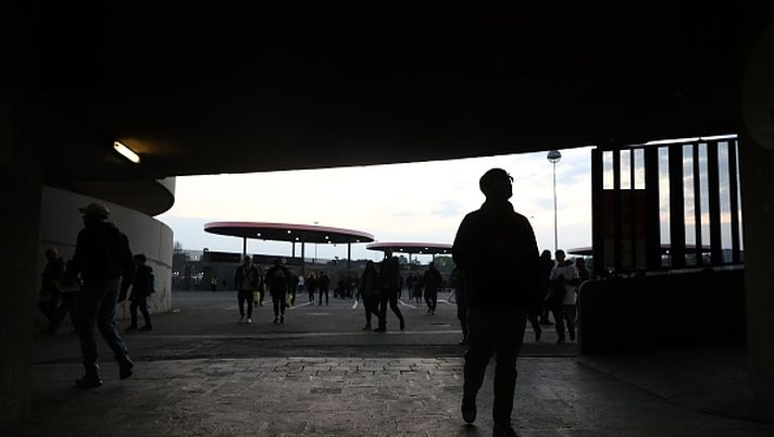 MILAN, ITALY - APRIL 02: Fans arrival at the stadium prior to the prior to the coppa Italia Semi Final match between AC Milan and FC  Internazionale at Stadio Giuseppe Meazza on April 02, 2025 in Milan, Italy. (Photo by Marco Luzzani/Getty Images)  supplementari